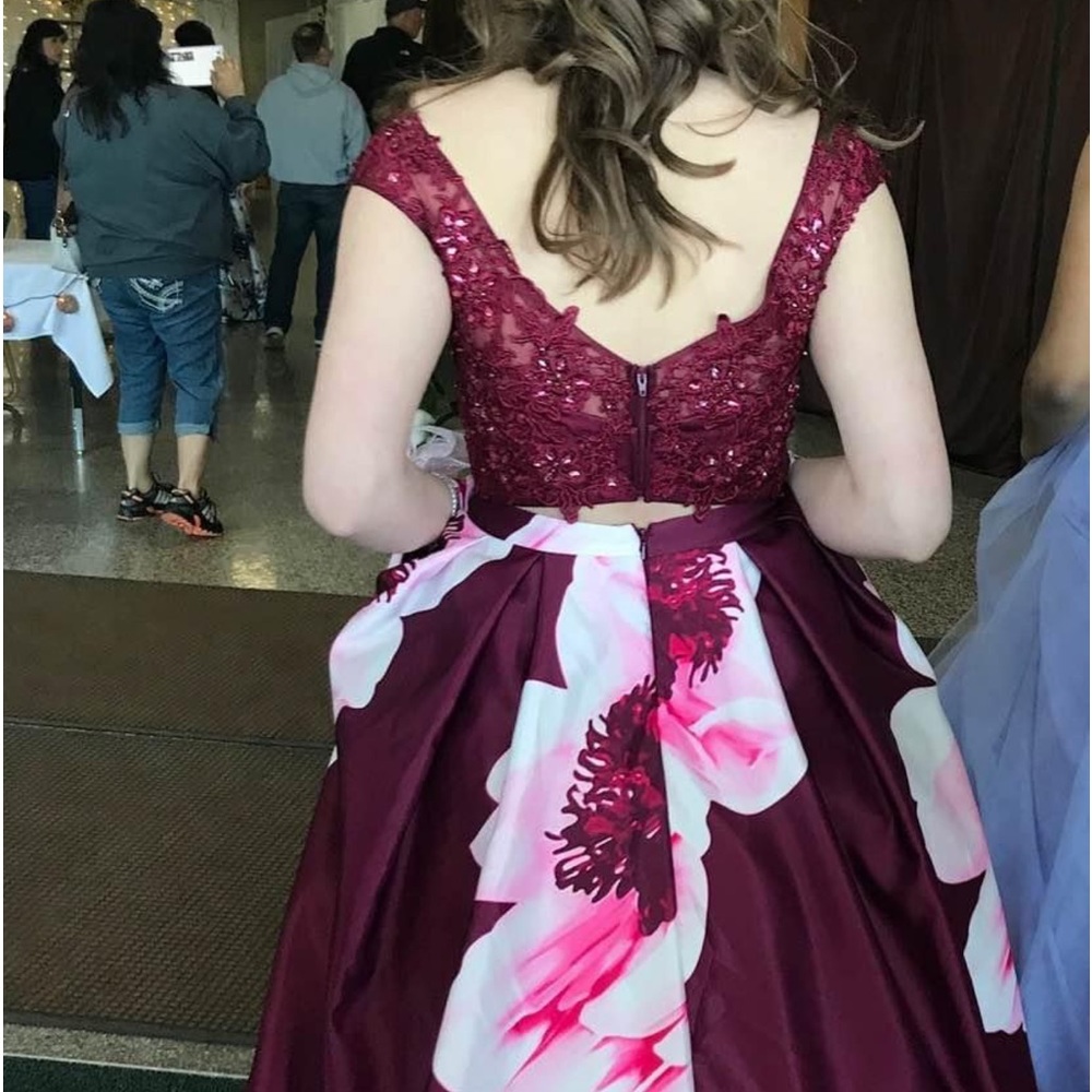 Prom dress - Picture 2 of 2